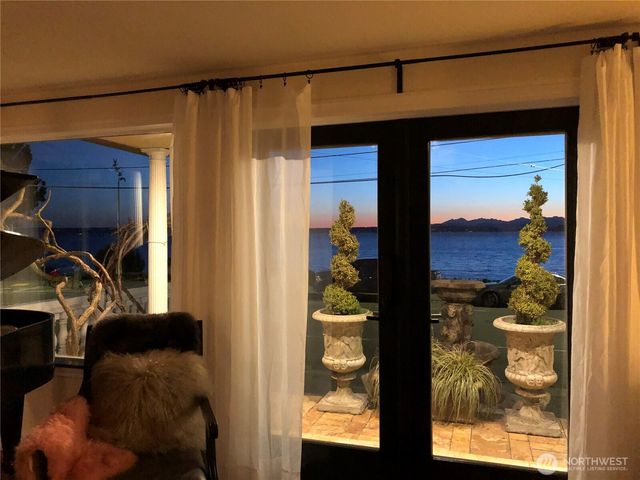 4030 Beach Drive SW, Seattle, WA 98116