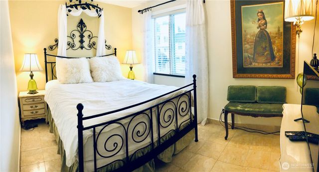 4030 Beach Drive SW, Seattle, WA 98116