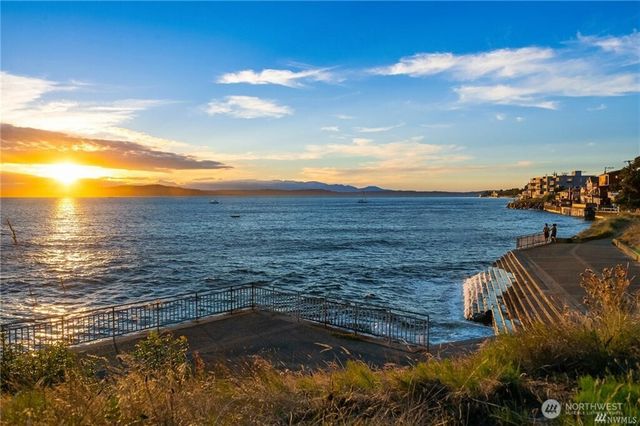 4030 Beach Drive SW, Seattle, WA 98116