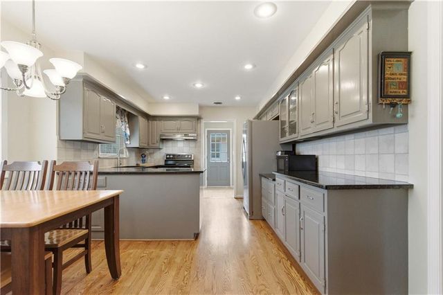 5617 W 86th Terrace, Overland Park, KS 66207