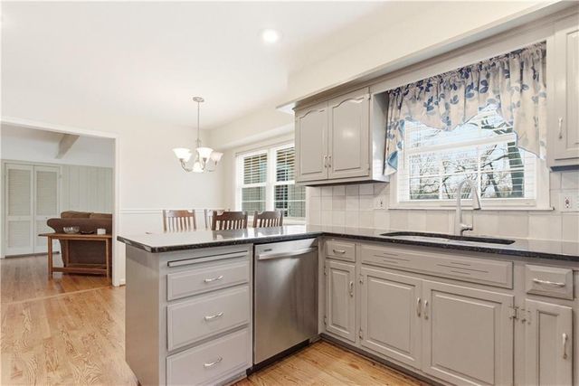 5617 W 86th Terrace, Overland Park, KS 66207