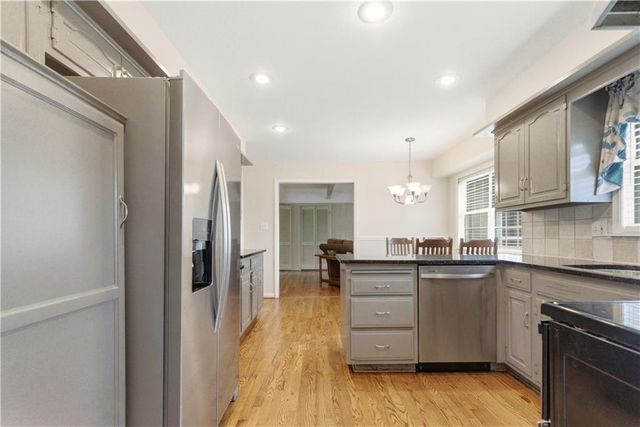 5617 W 86th Terrace, Overland Park, KS 66207