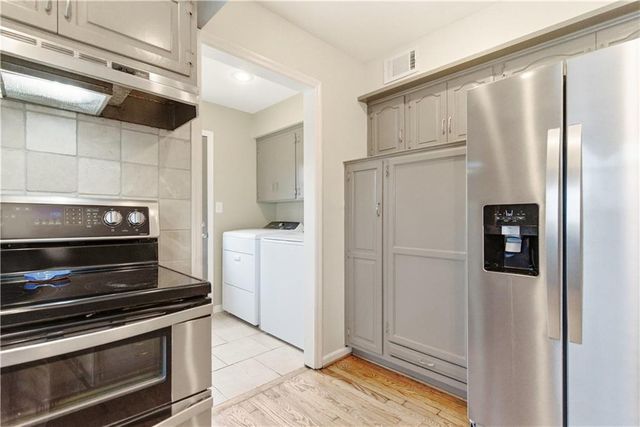 5617 W 86th Terrace, Overland Park, KS 66207