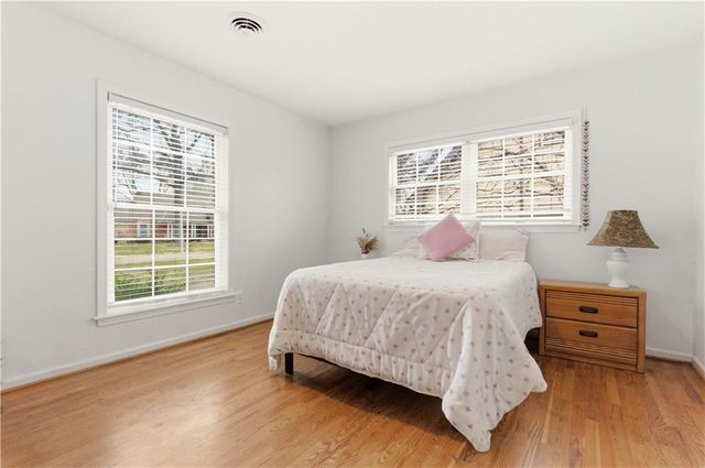 5617 W 86th Terrace, Overland Park, KS 66207