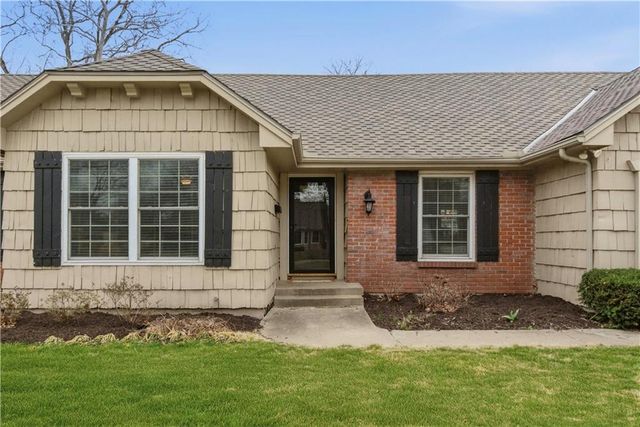 5617 W 86th Terrace, Overland Park, KS 66207