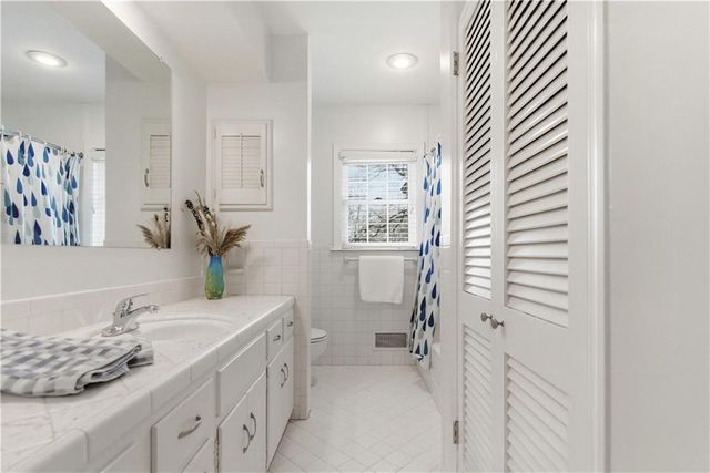 5617 W 86th Terrace, Overland Park, KS 66207