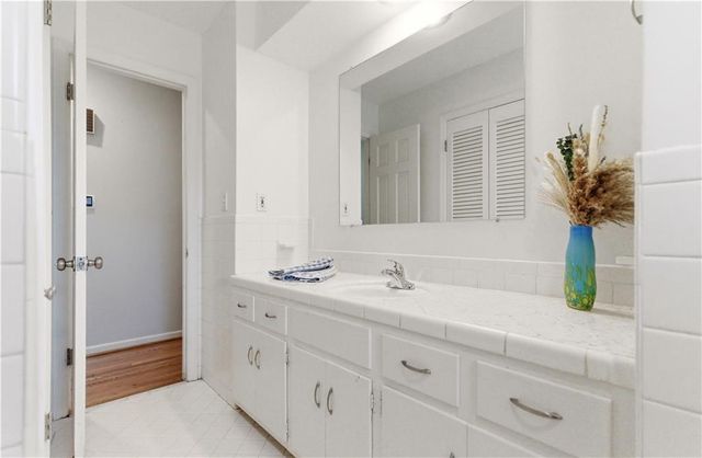 5617 W 86th Terrace, Overland Park, KS 66207