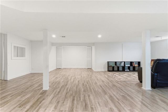 5617 W 86th Terrace, Overland Park, KS 66207