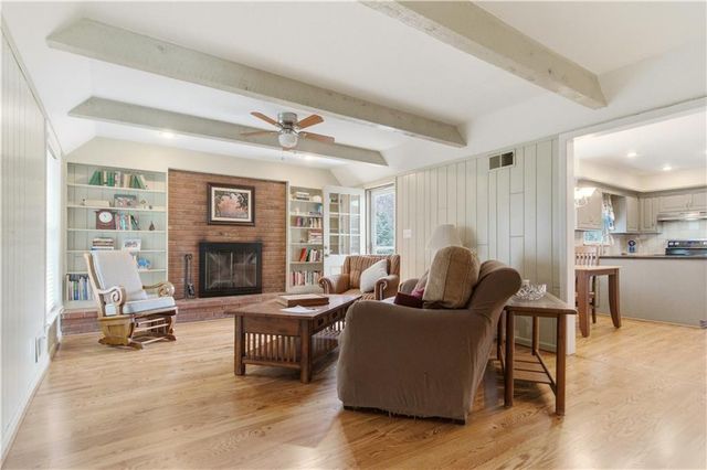 5617 W 86th Terrace, Overland Park, KS 66207