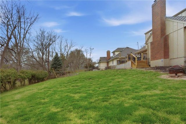 5617 W 86th Terrace, Overland Park, KS 66207