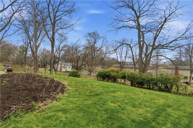 5617 W 86th Terrace, Overland Park, KS 66207