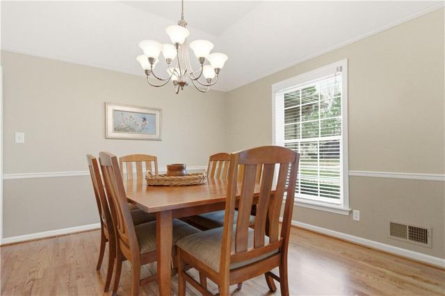 5617 W 86th Terrace, Overland Park, KS 66207