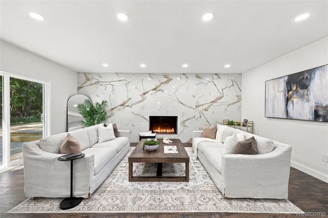 32089 Olde Franklin Drive, Farmington Hills, MI 48334