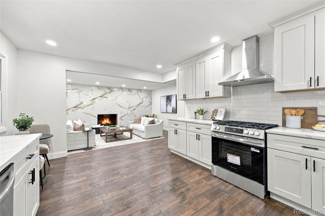 32089 Olde Franklin Drive, Farmington Hills, MI 48334