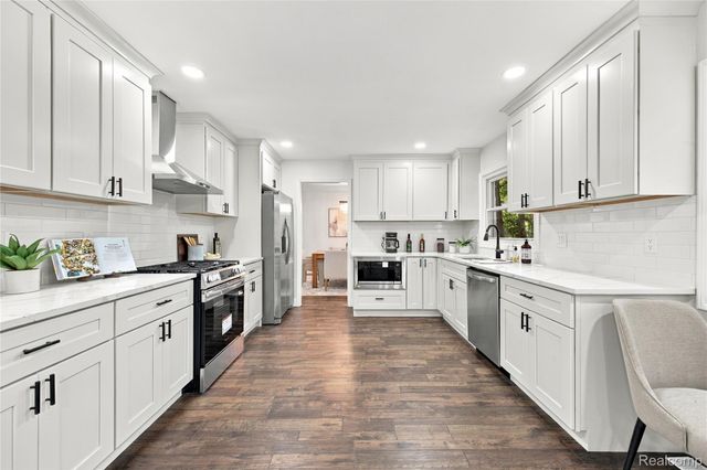 32089 Olde Franklin Drive, Farmington Hills, MI 48334