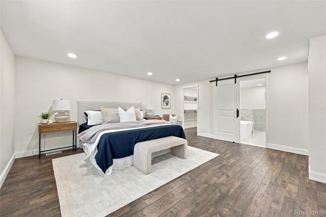 32089 Olde Franklin Drive, Farmington Hills, MI 48334