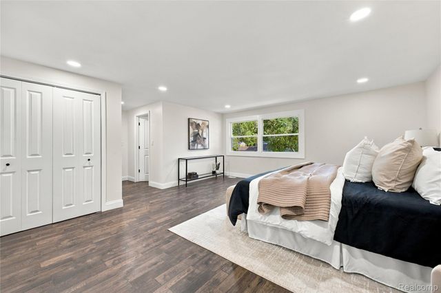 32089 Olde Franklin Drive, Farmington Hills, MI 48334