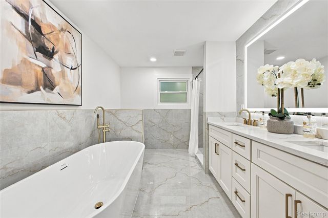 32089 Olde Franklin Drive, Farmington Hills, MI 48334