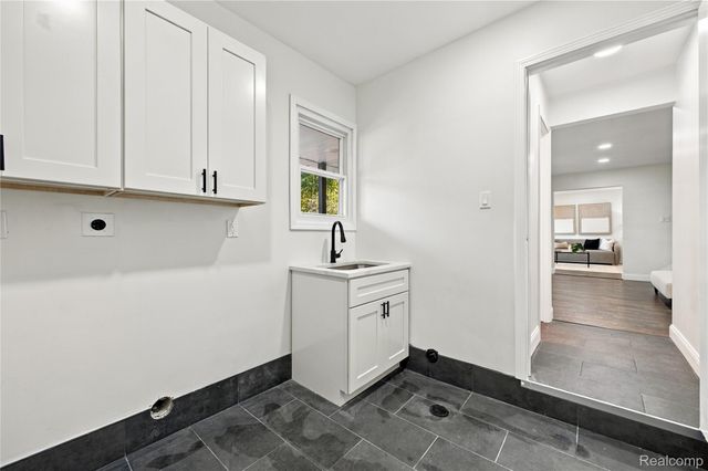 32089 Olde Franklin Drive, Farmington Hills, MI 48334