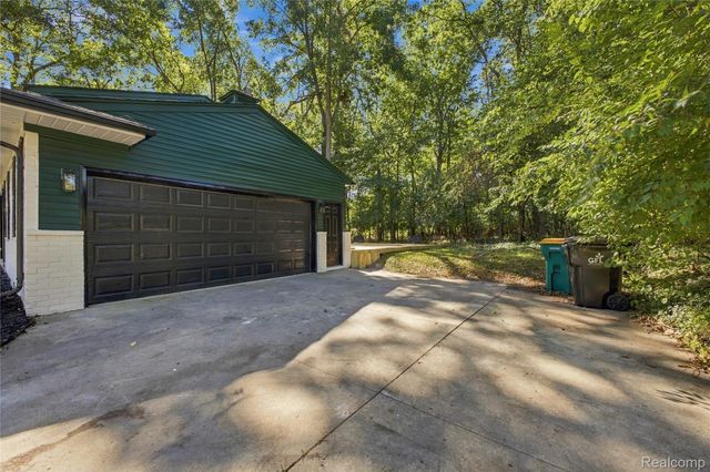 32089 Olde Franklin Drive, Farmington Hills, MI 48334