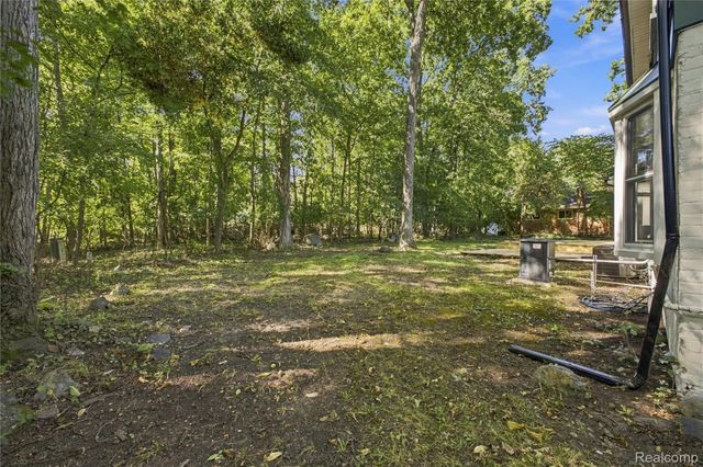 32089 Olde Franklin Drive, Farmington Hills, MI 48334