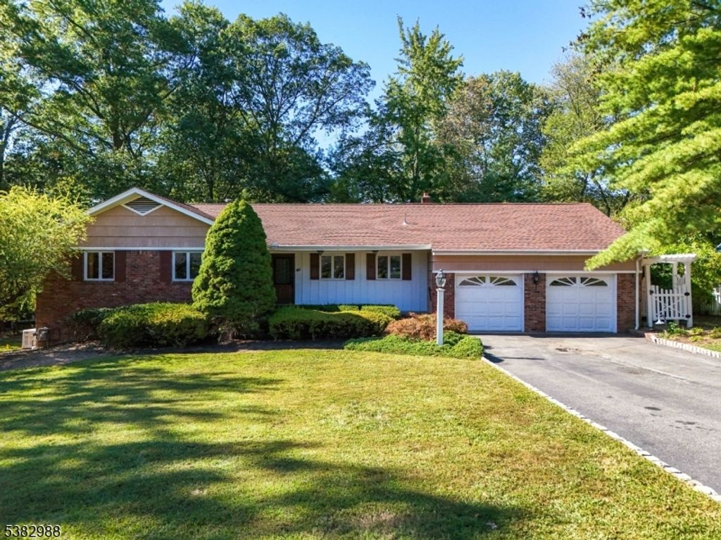 61 Douglas Dr, Montville Twp., NJ 07082