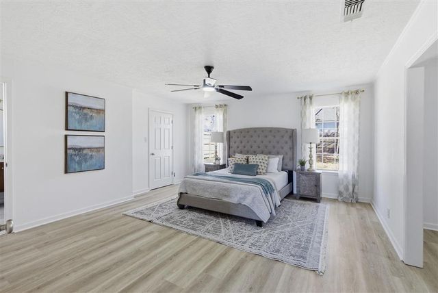 5013 E Saint Charles Ave Avenue, Lake Charles, LA 70605