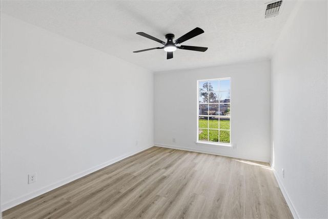 5013 E Saint Charles Ave Avenue, Lake Charles, LA 70605