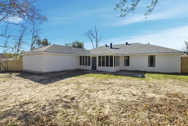 5013 E Saint Charles Ave Avenue, Lake Charles, LA 70605