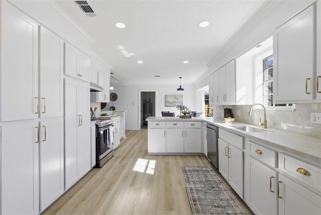 5013 E Saint Charles Ave Avenue, Lake Charles, LA 70605