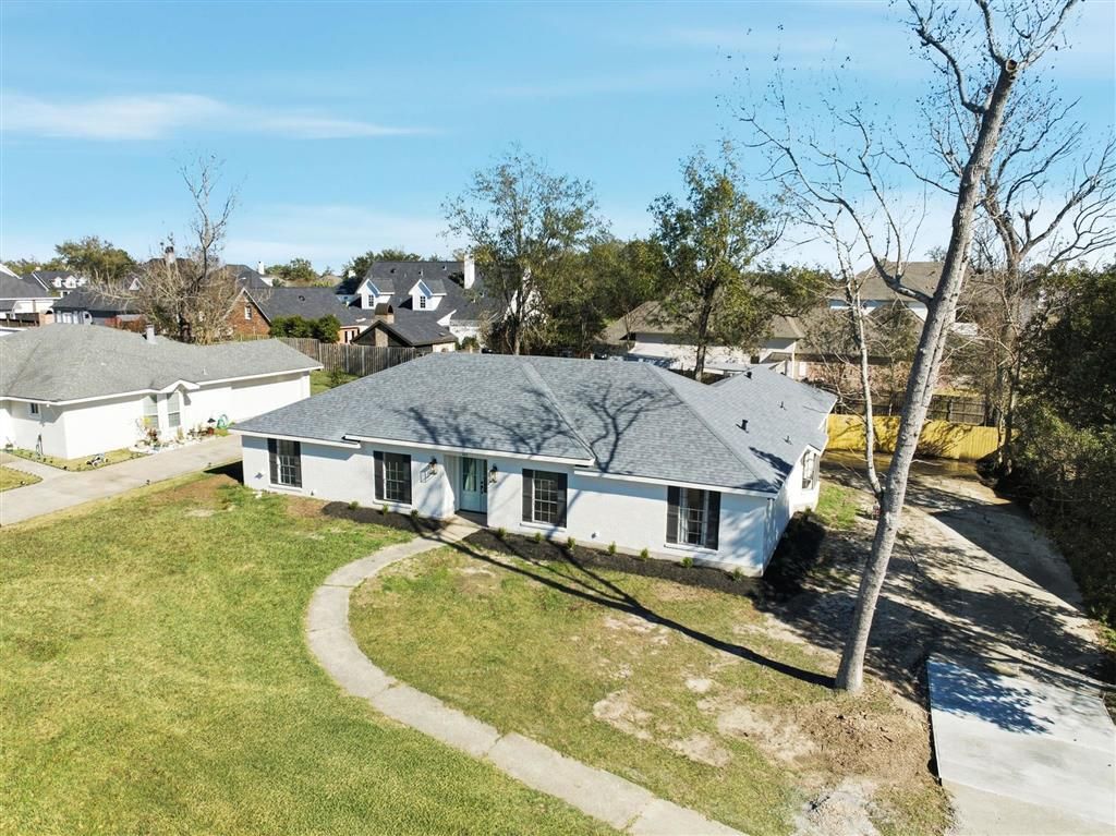 5013 E Saint Charles Ave Avenue, Lake Charles, LA 70605