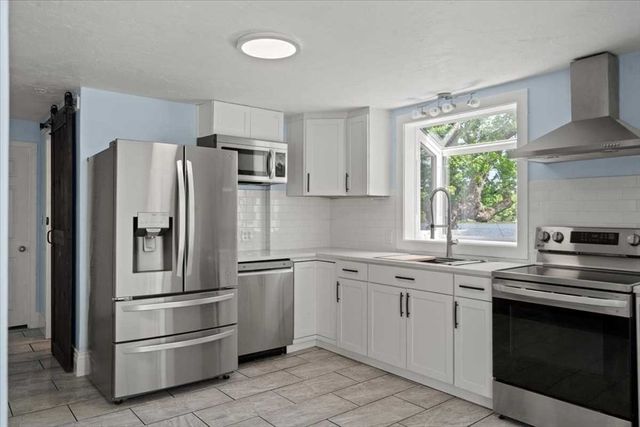 522 Grove, Worcester, MA 01605