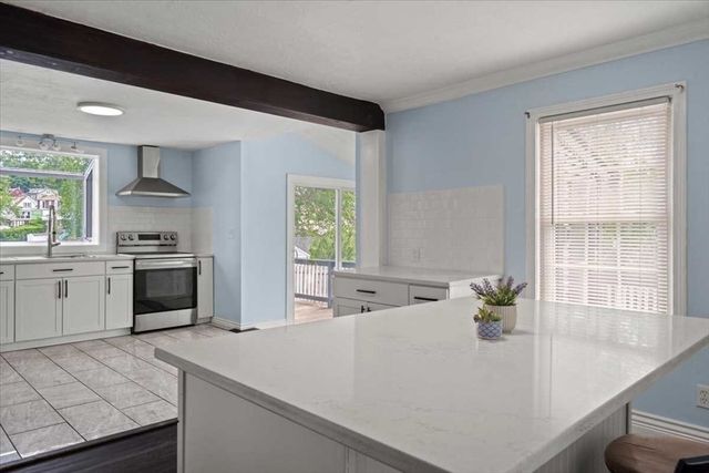 522 Grove, Worcester, MA 01605