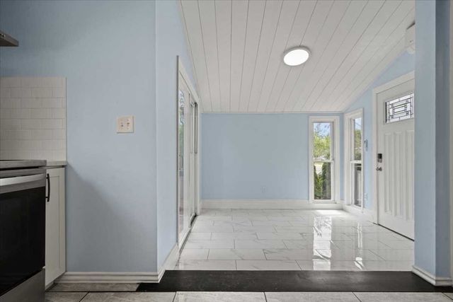522 Grove, Worcester, MA 01605