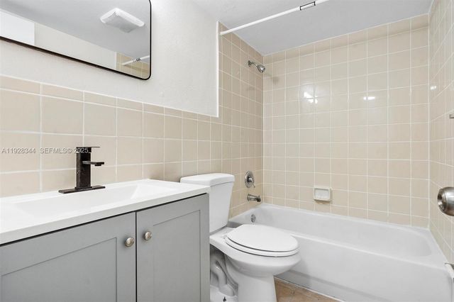 1715 N 16th Ave 209, Hollywood, FL 33020