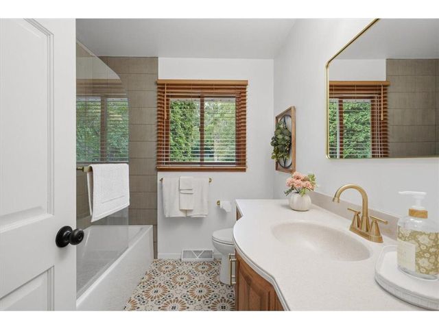 832 Bartosh Lane, River Falls, WI 54022