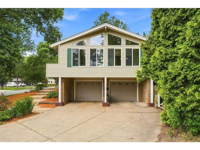 832 Bartosh Lane, River Falls, WI 54022