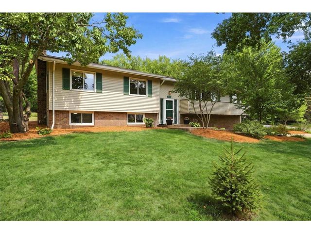 832 Bartosh Lane, River Falls, WI 54022