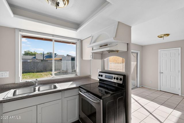 8727 W CAMPBELL Avenue, Phoenix, AZ 85037