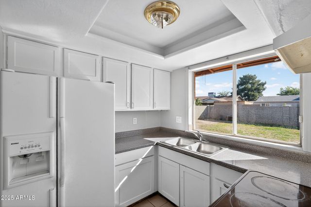 8727 W CAMPBELL Avenue, Phoenix, AZ 85037