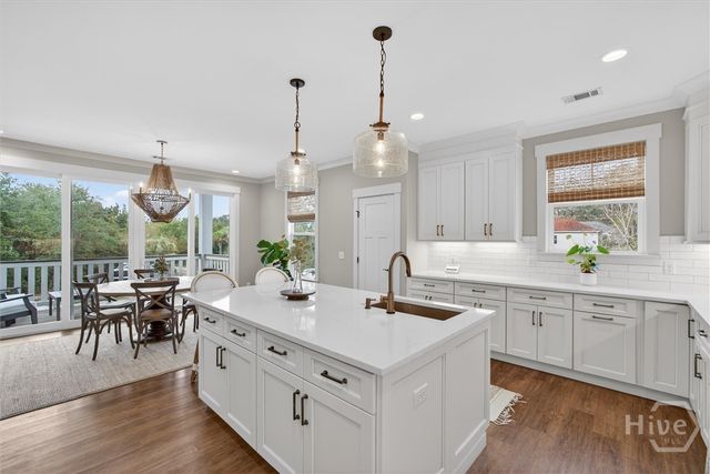 122 North Street, Savannah, GA 31410