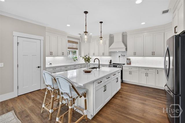 122 North Street, Savannah, GA 31410