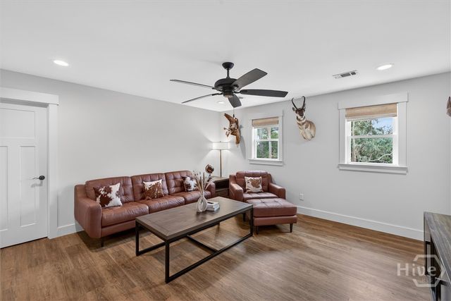 122 North Street, Savannah, GA 31410