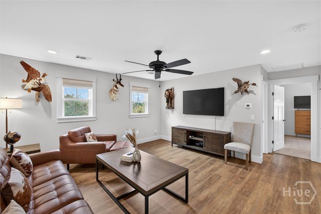 122 North Street, Savannah, GA 31410