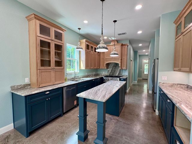 702 N Soda, Jefferson, TX 75657