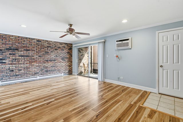 7306 BLACKSTONE Avenue 2, Justice, IL 60458