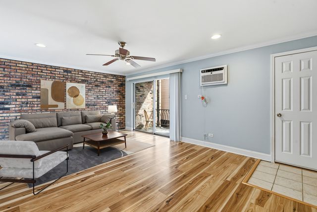 7306 BLACKSTONE Avenue 2, Justice, IL 60458