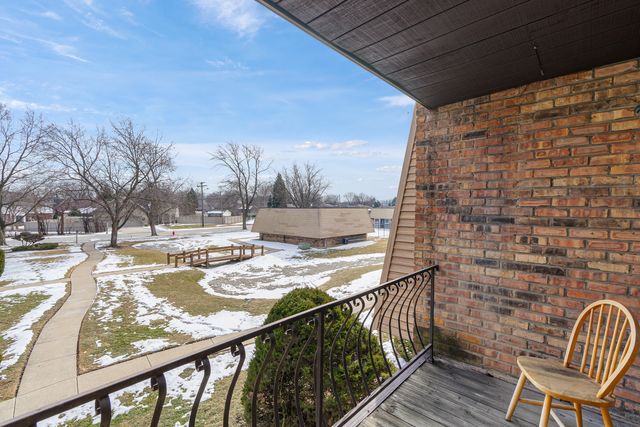 7306 BLACKSTONE Avenue 2, Justice, IL 60458