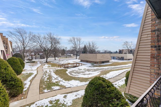 7306 BLACKSTONE Avenue 2, Justice, IL 60458