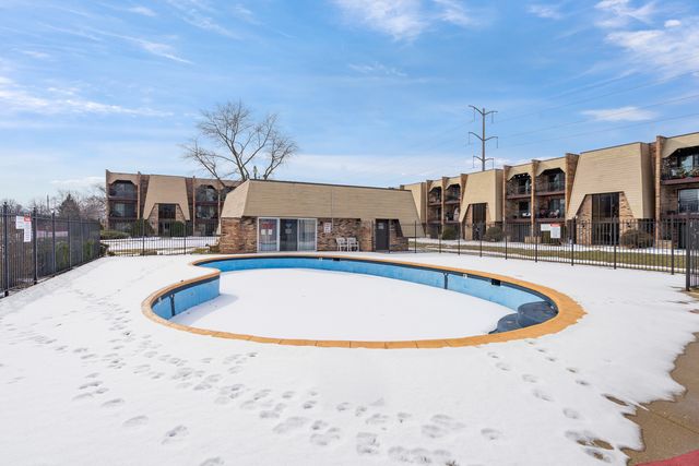 7306 BLACKSTONE Avenue 2, Justice, IL 60458